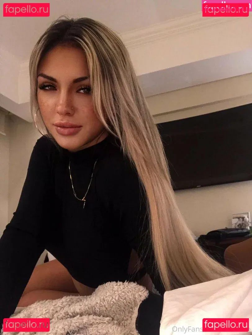 itslolaxo Onlyfans Photo Gallery 