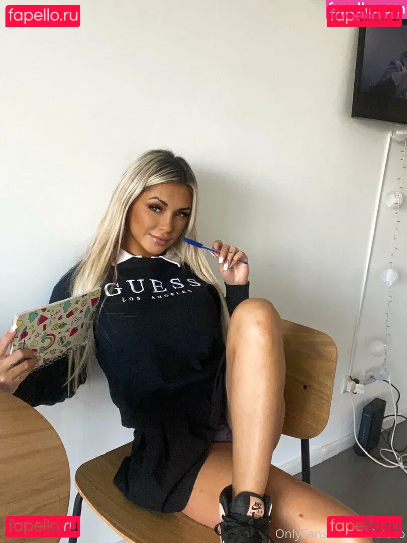 itslolaxo Onlyfans Photo Gallery 