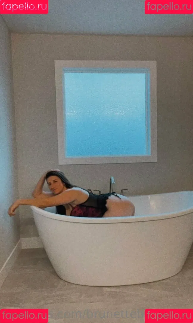 brunettebombshell13 Onlyfans Photo Gallery 