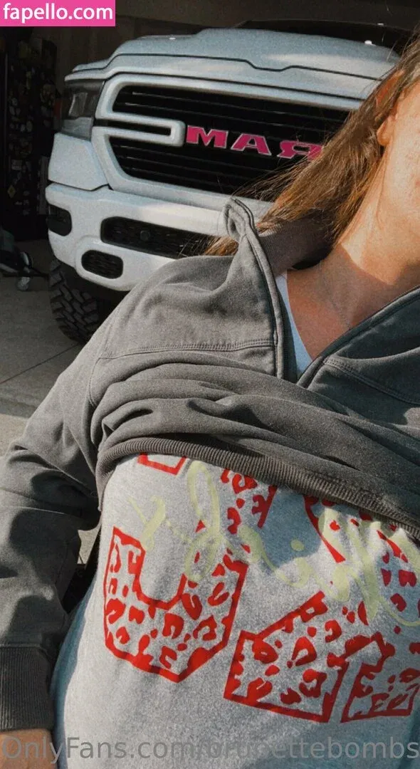 brunettebombshell13 Onlyfans Photo Gallery 