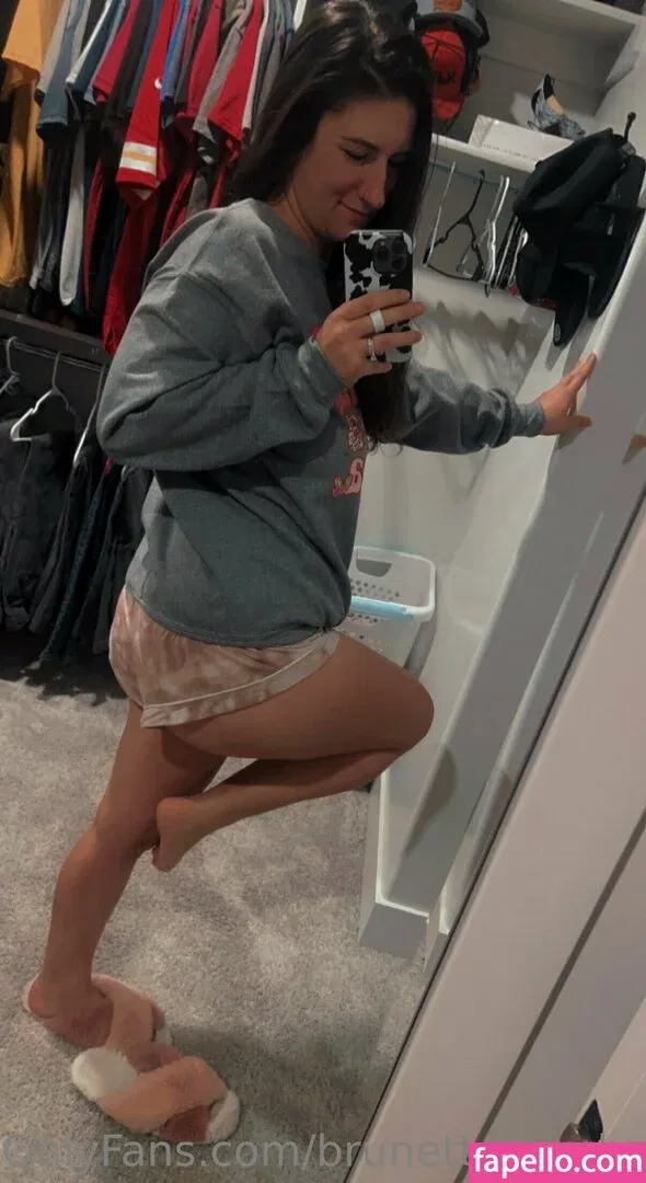 brunettebombshell13 Onlyfans Photo Gallery 