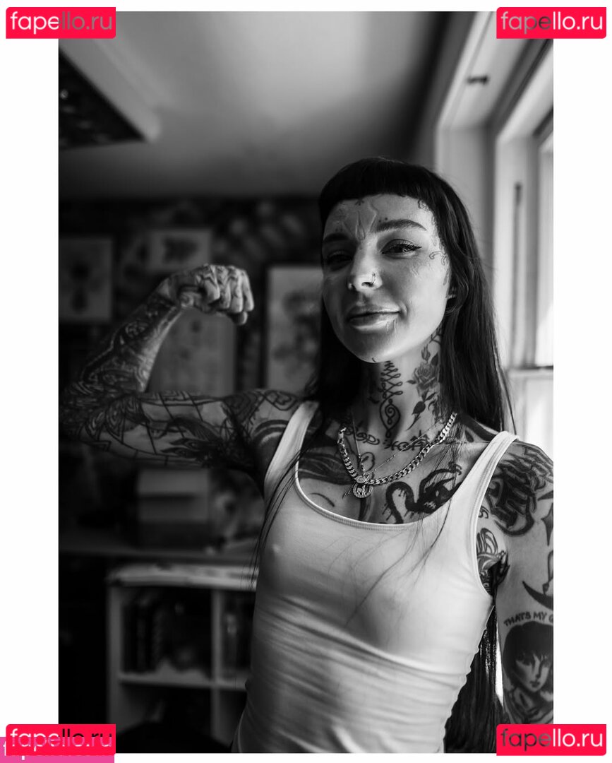 GraceNeutral Nude Onlyfans Photo 17
