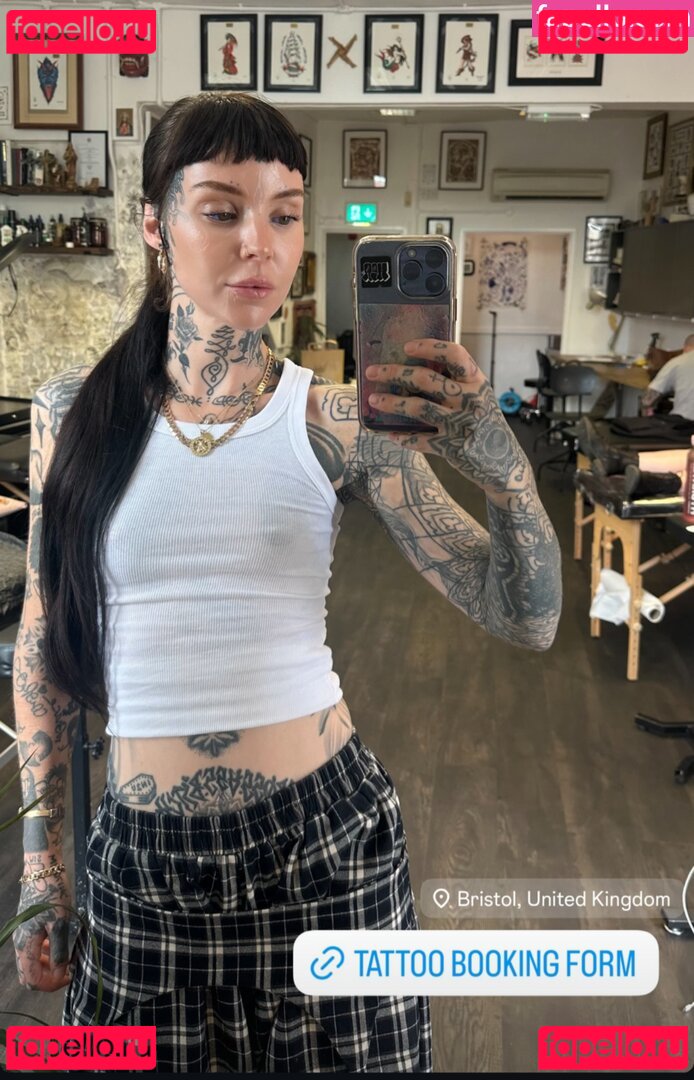 GraceNeutral Nude Onlyfans Photo 9