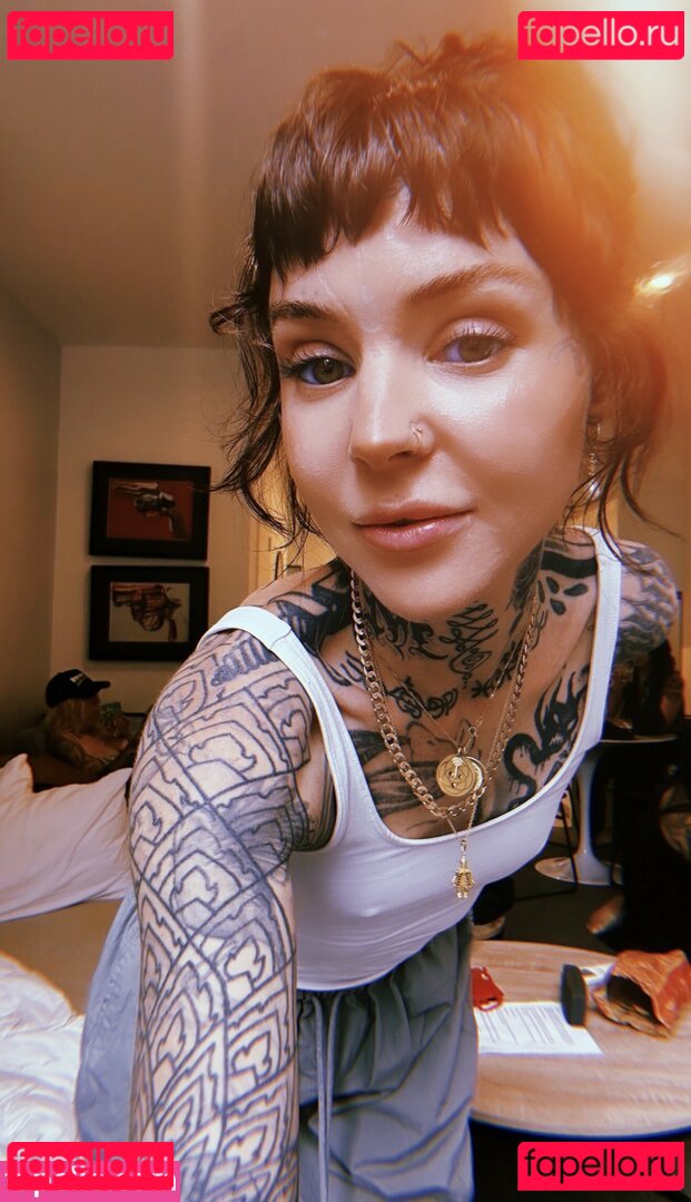 GraceNeutral Nude Onlyfans Photo 7