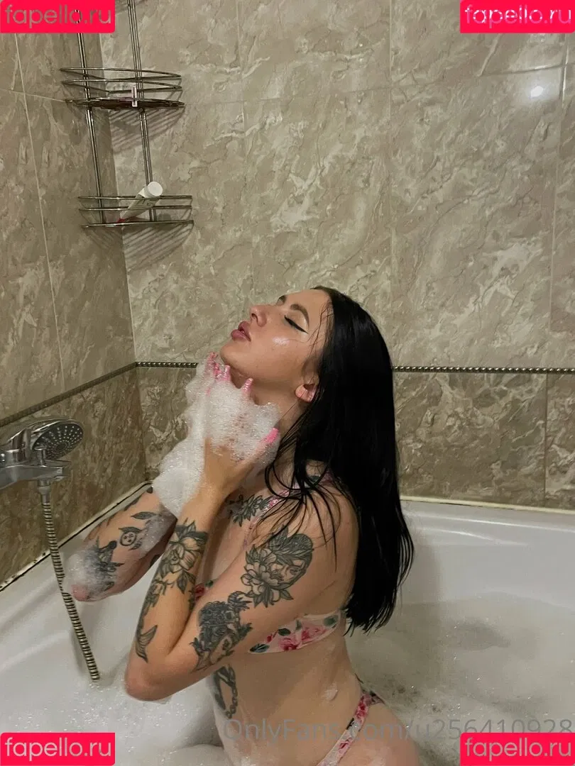 alina_juicy_b1tch Onlyfans Photo Gallery 