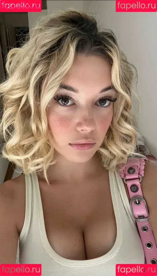 Sarah Snyder Onlyfans Photo Gallery 
