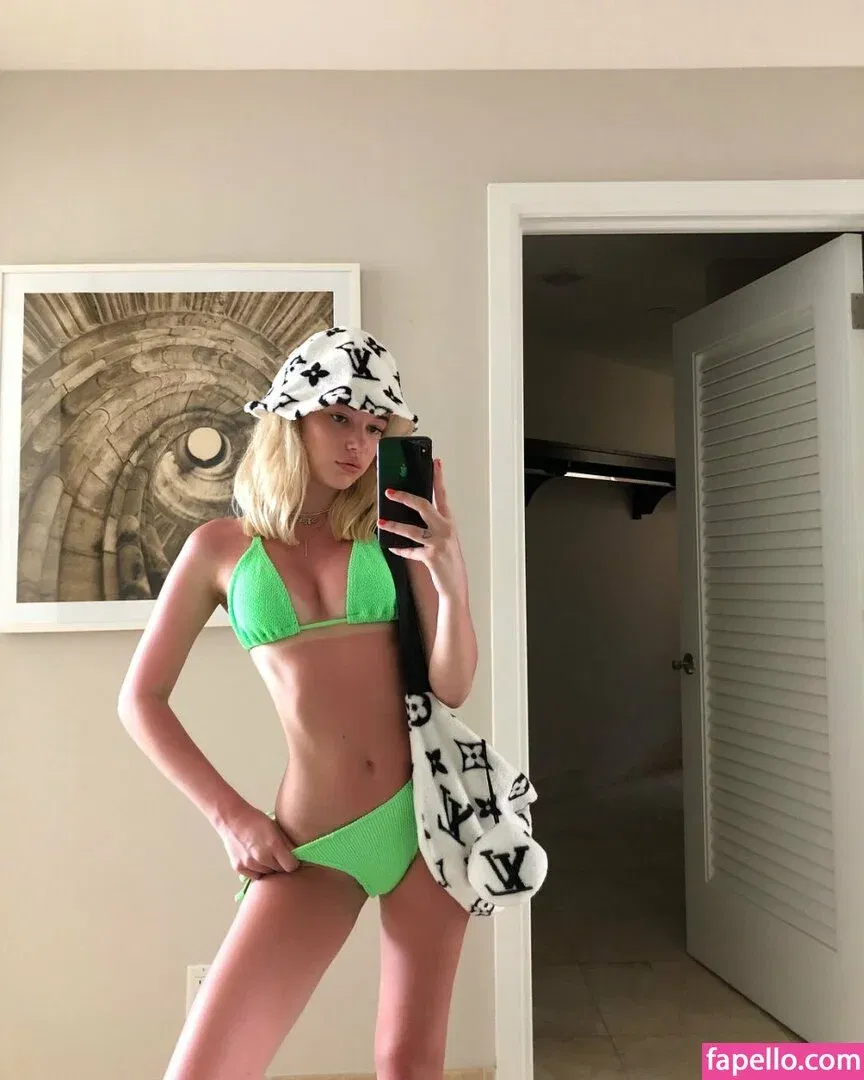 Sarah Snyder Onlyfans Photo Gallery 