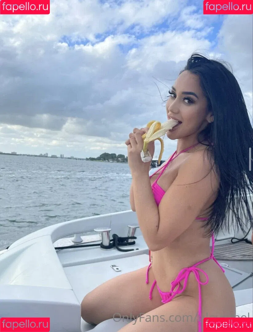 ulovemel Onlyfans Photo Gallery 