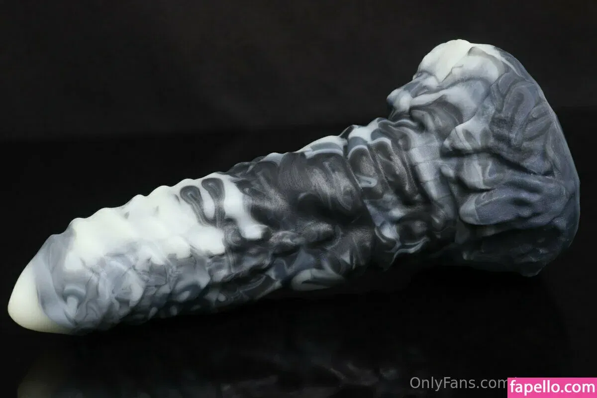 Reyvencos Onlyfans Photo Gallery 