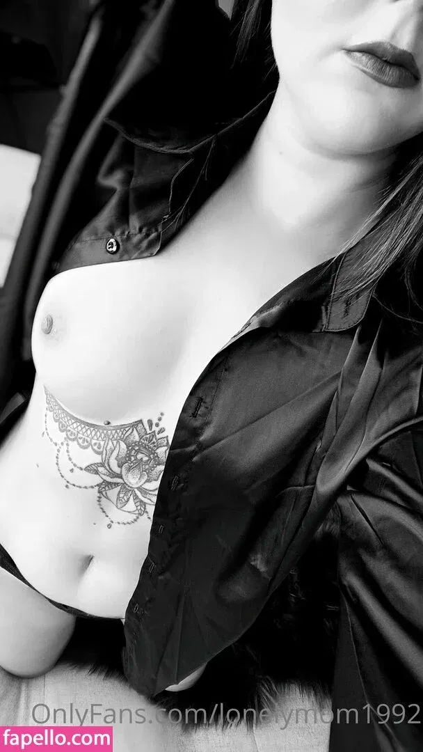lonelymom1992 Onlyfans Photo Gallery 