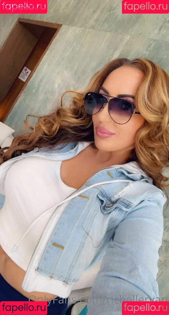 Richelle Ryan Onlyfans Photo Gallery 