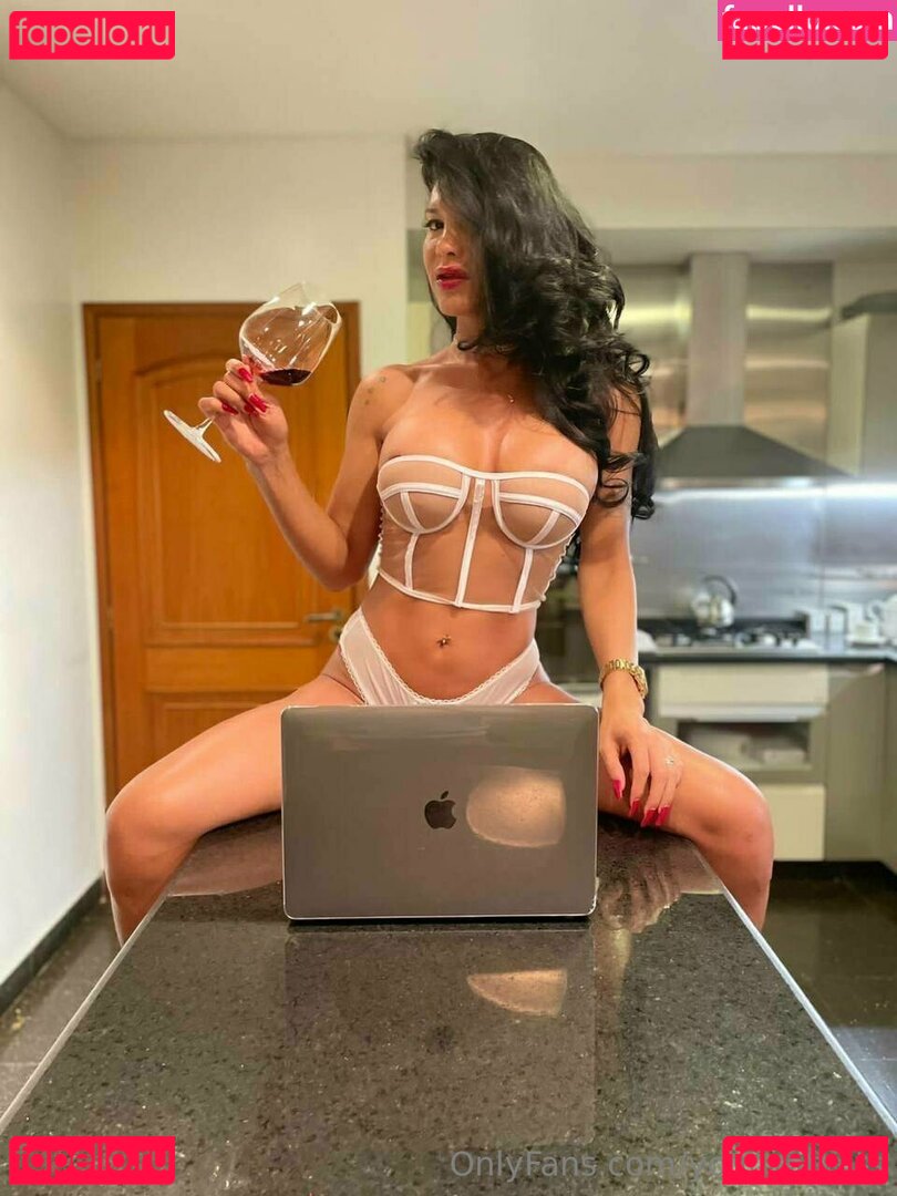 y0urs0fia / your.sofia.ts Onlyfans Photo Gallery 