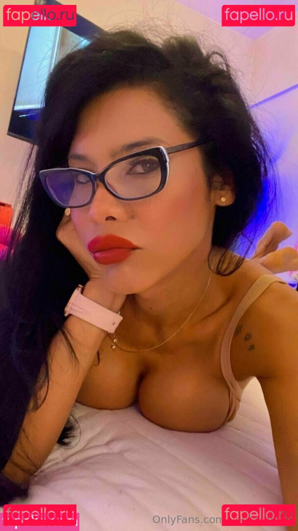 y0urs0fia / your.sofia.ts Onlyfans Photo Gallery 