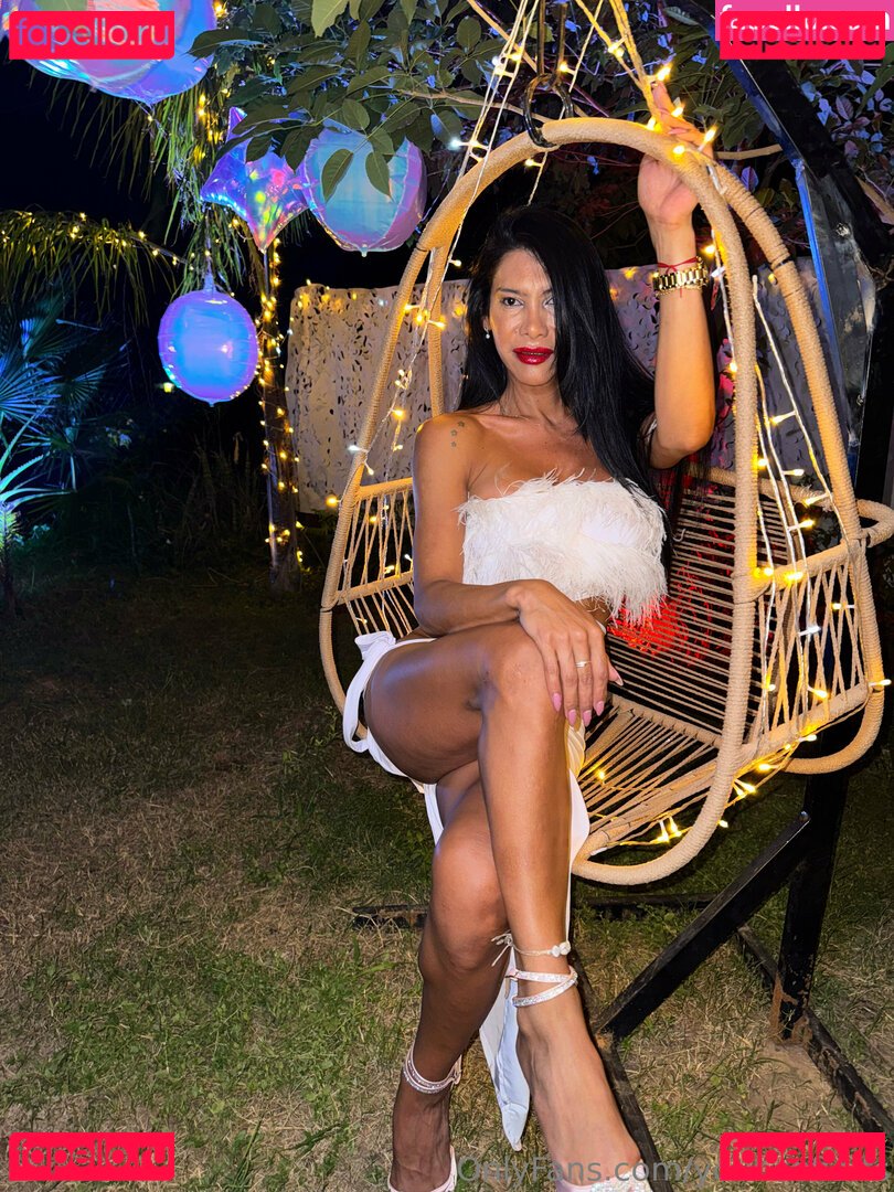 y0urs0fia / your.sofia.ts Onlyfans Photo Gallery 