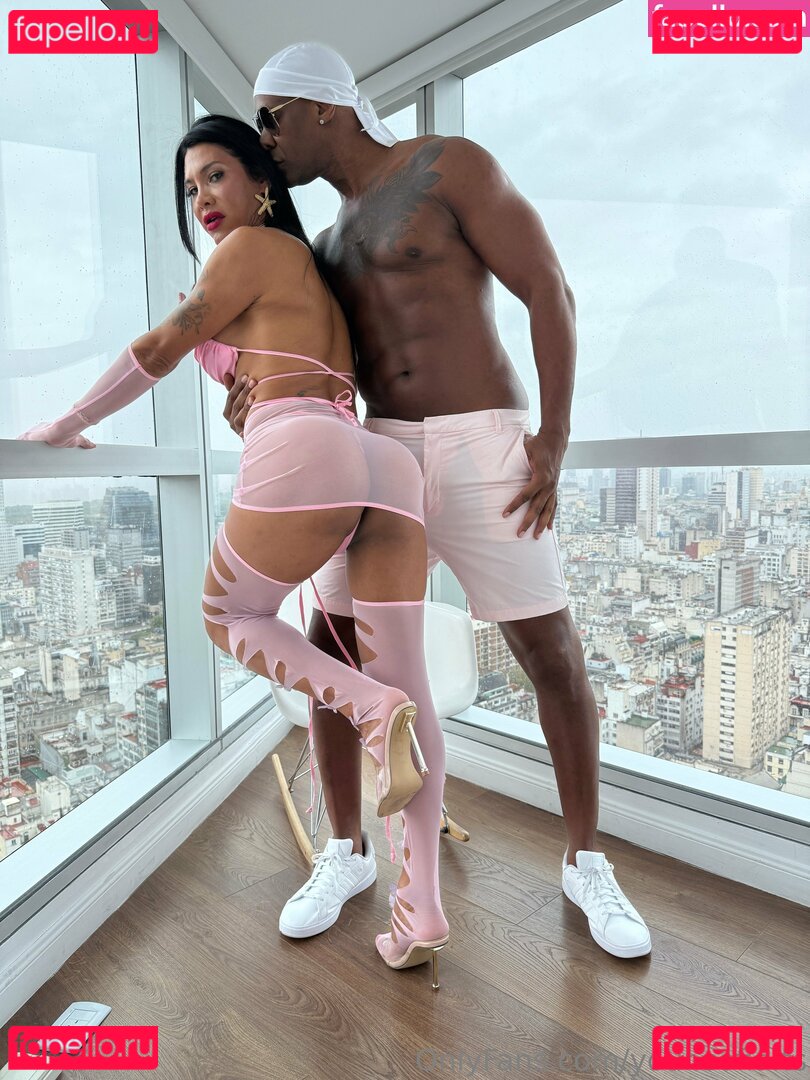 y0urs0fia / your.sofia.ts Onlyfans Photo Gallery 