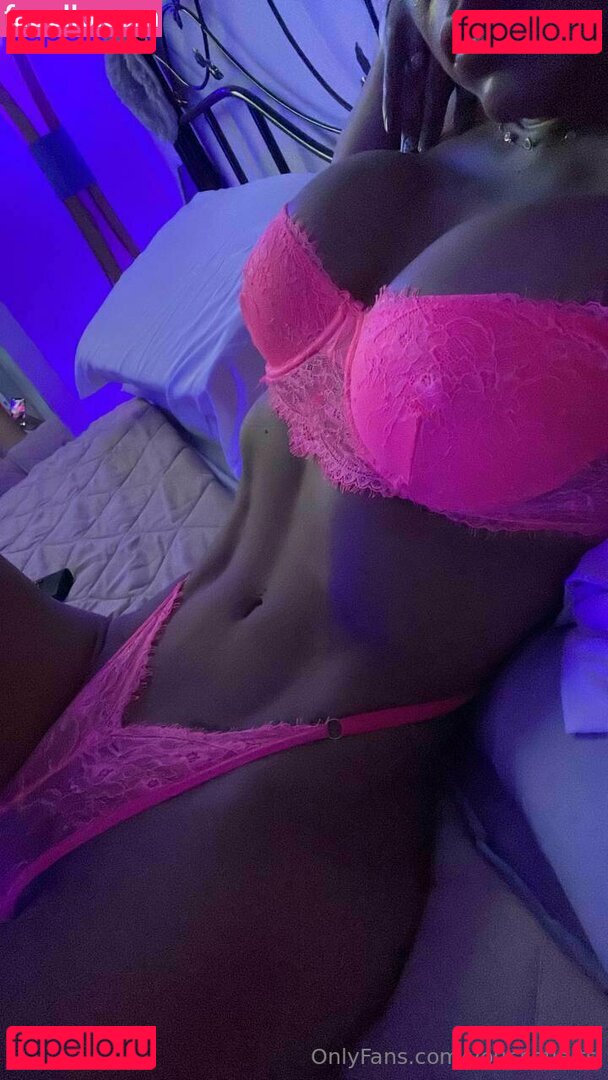 y0urs0fia / your.sofia.ts Onlyfans Photo Gallery 