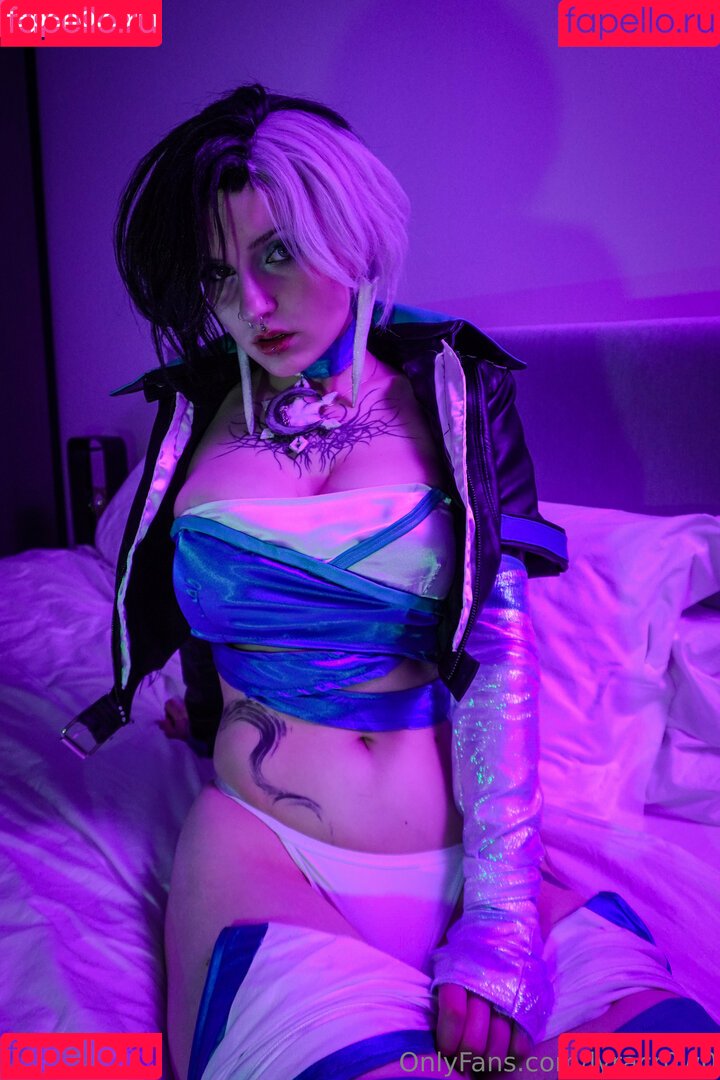 Lyra Crow Onlyfans Photo Gallery 