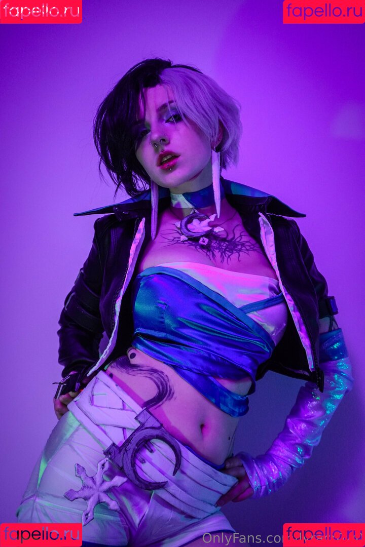 Lyra Crow Onlyfans Photo Gallery 