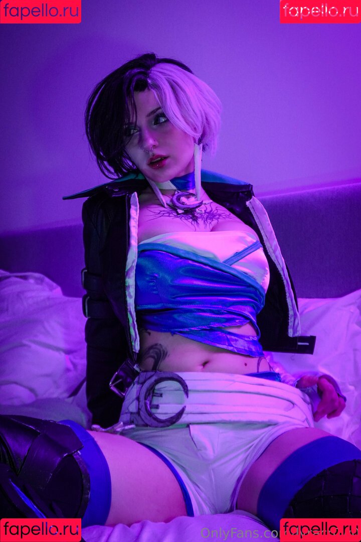 Lyra Crow Onlyfans Photo Gallery 