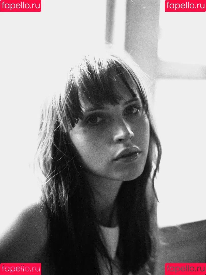 Felicity Jones Onlyfans Photo Gallery 