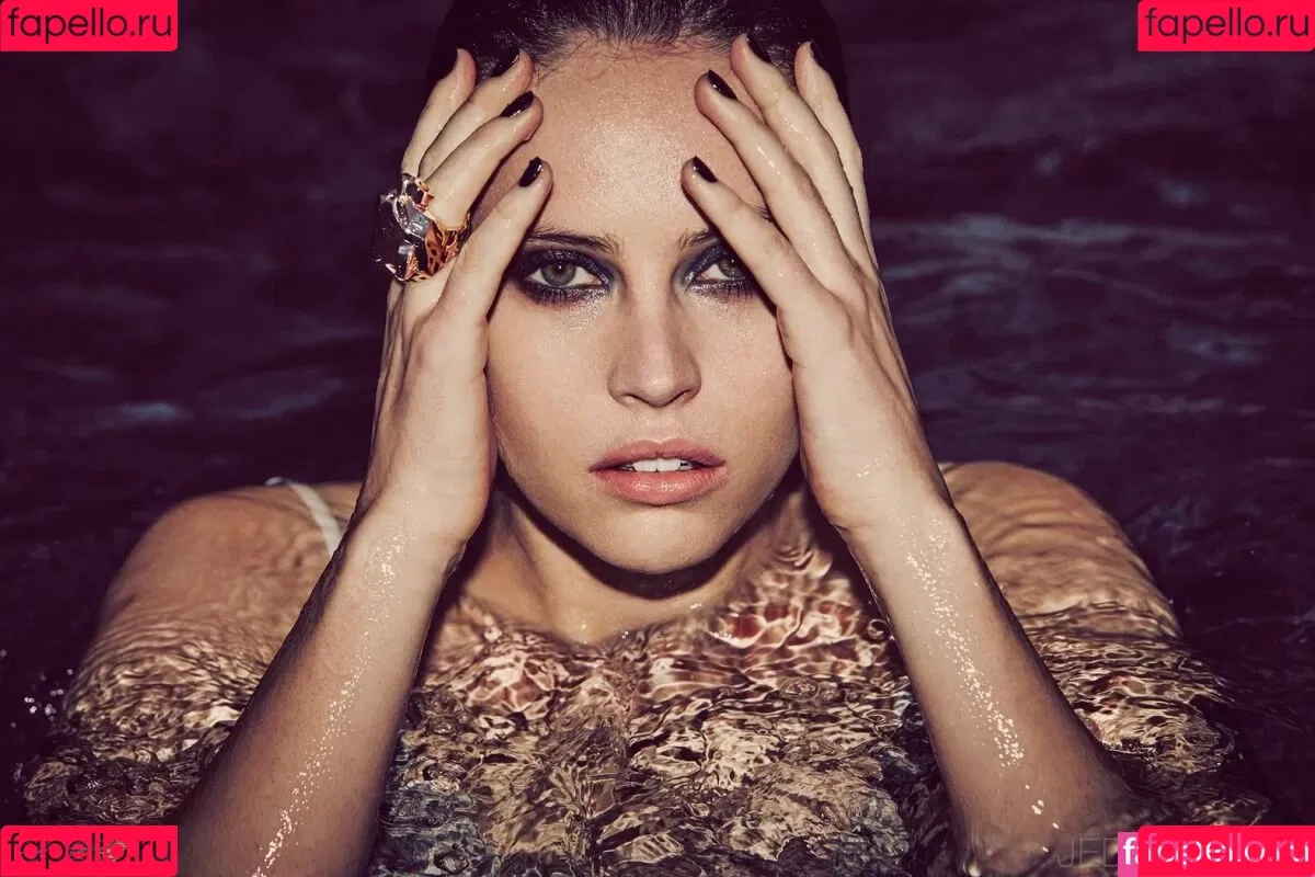 Felicity Jones Onlyfans Photo Gallery 