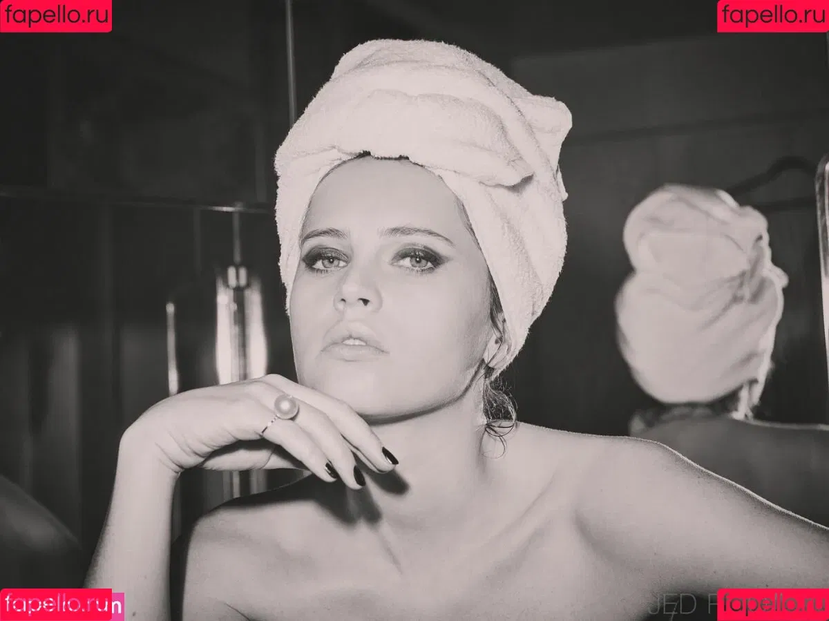 Felicity Jones Onlyfans Photo Gallery 