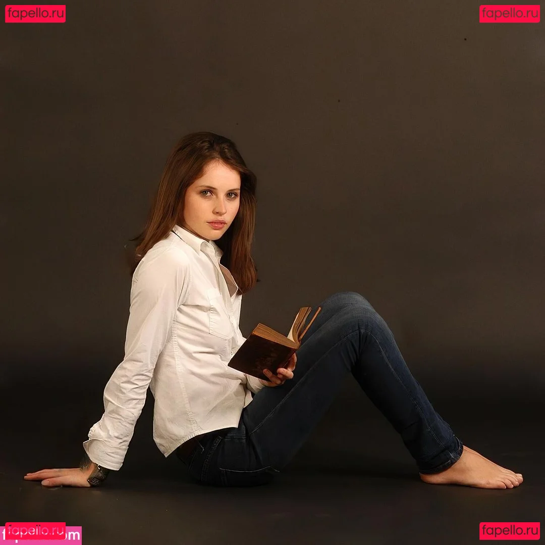 Felicity Jones Onlyfans Photo Gallery 