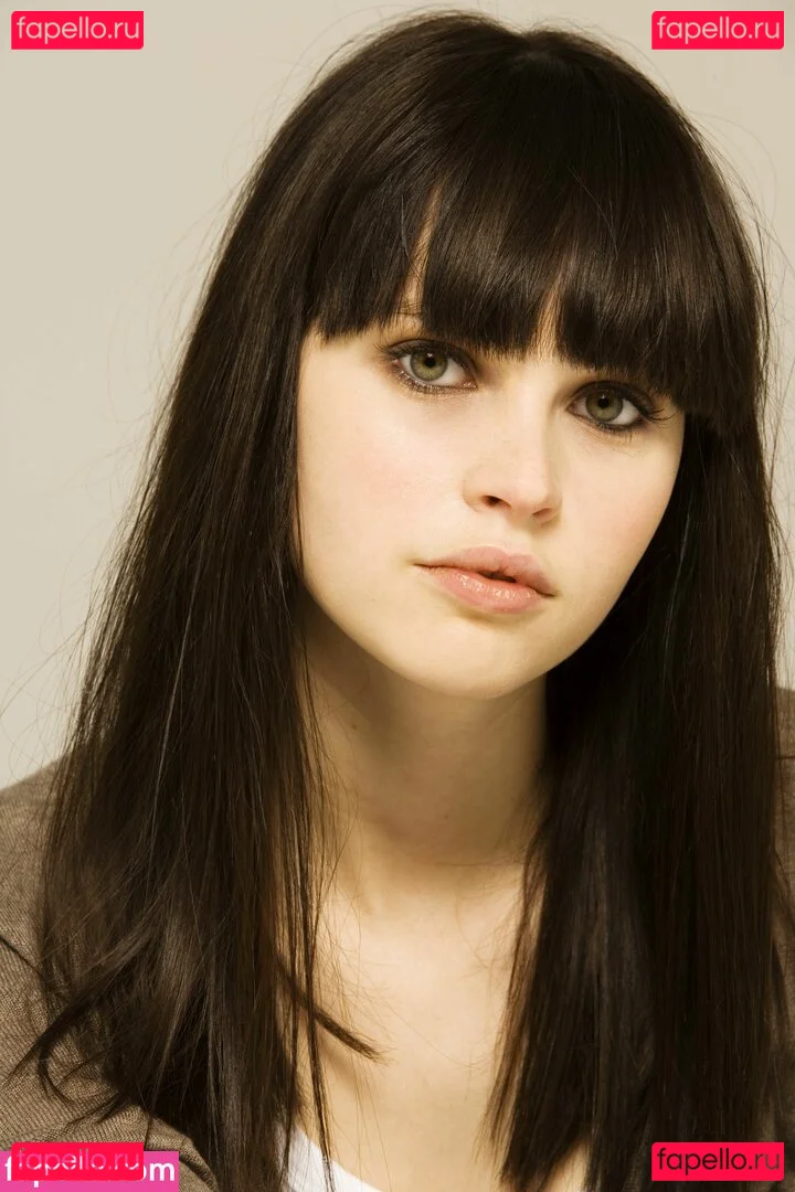 Felicity Jones Onlyfans Photo Gallery 