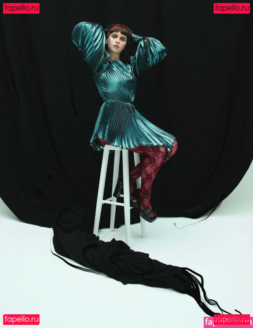 Felicity Jones Onlyfans Photo Gallery 