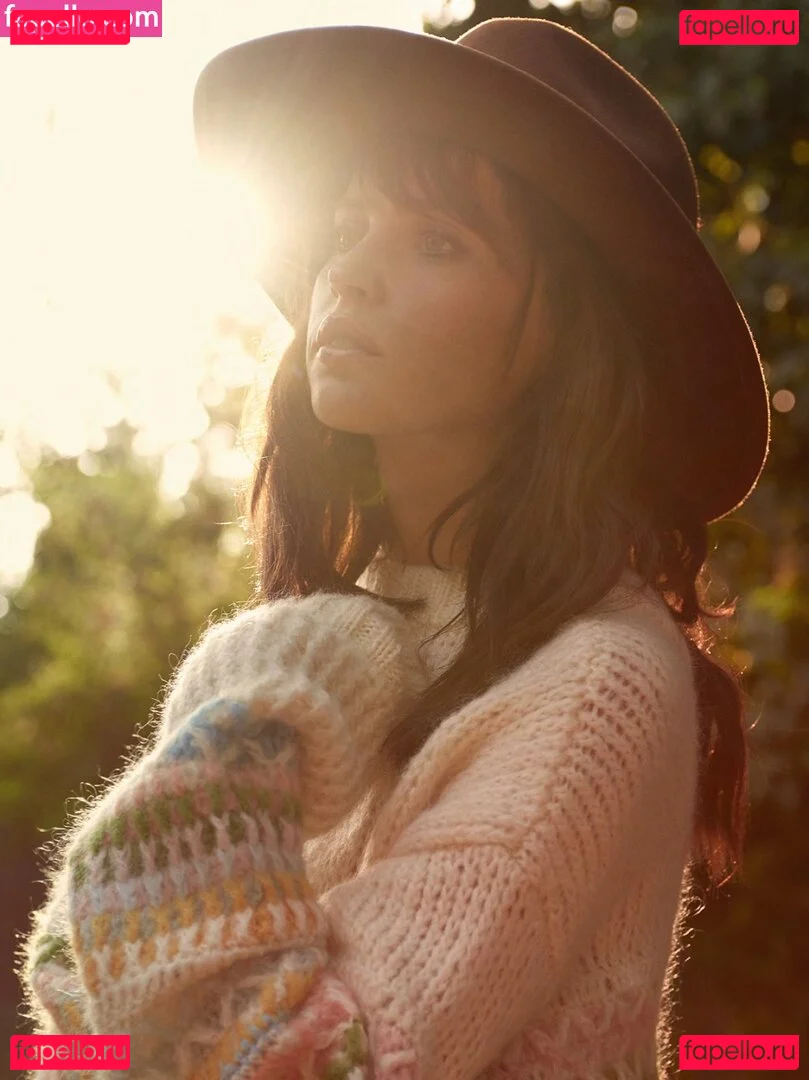 Felicity Jones Onlyfans Photo Gallery 