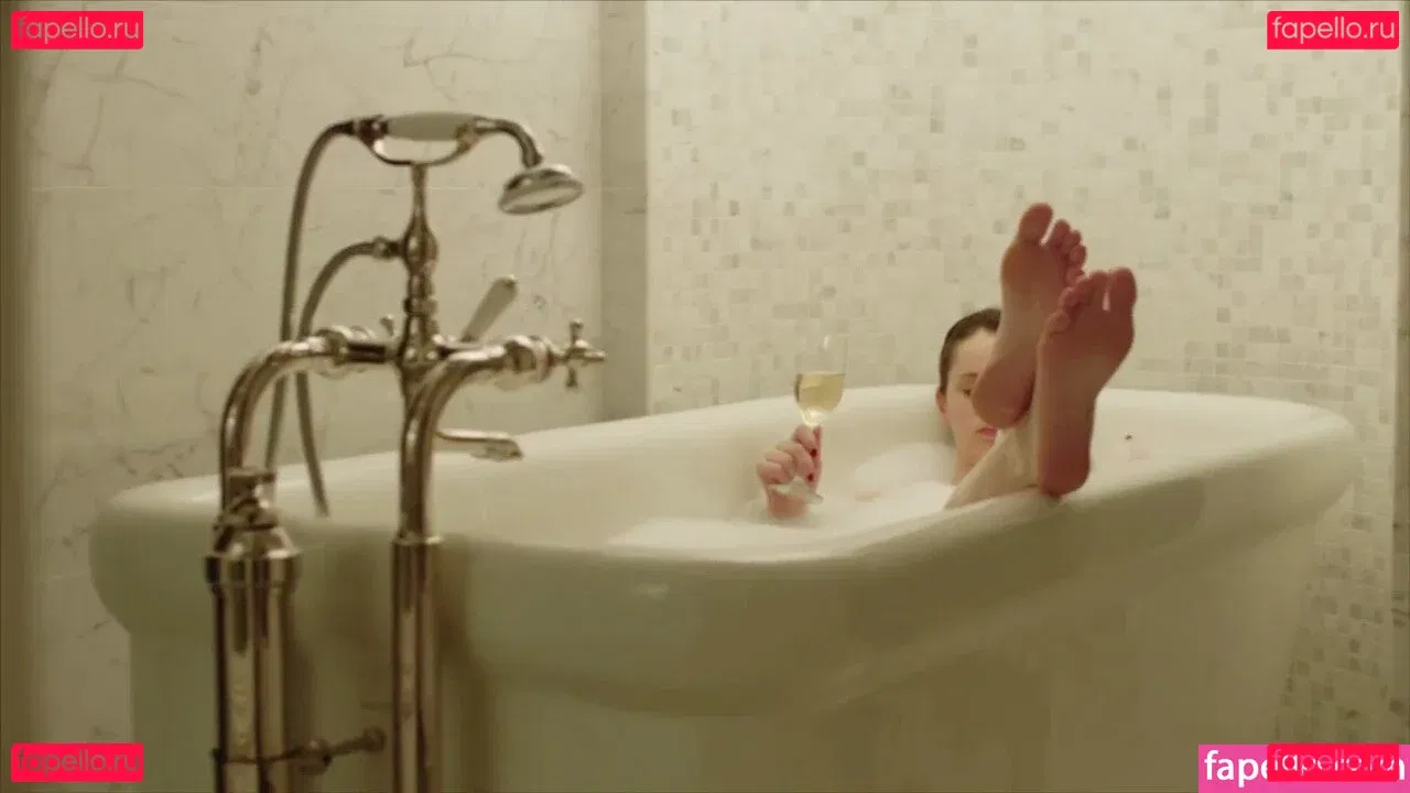 Felicity Jones Onlyfans Photo Gallery 