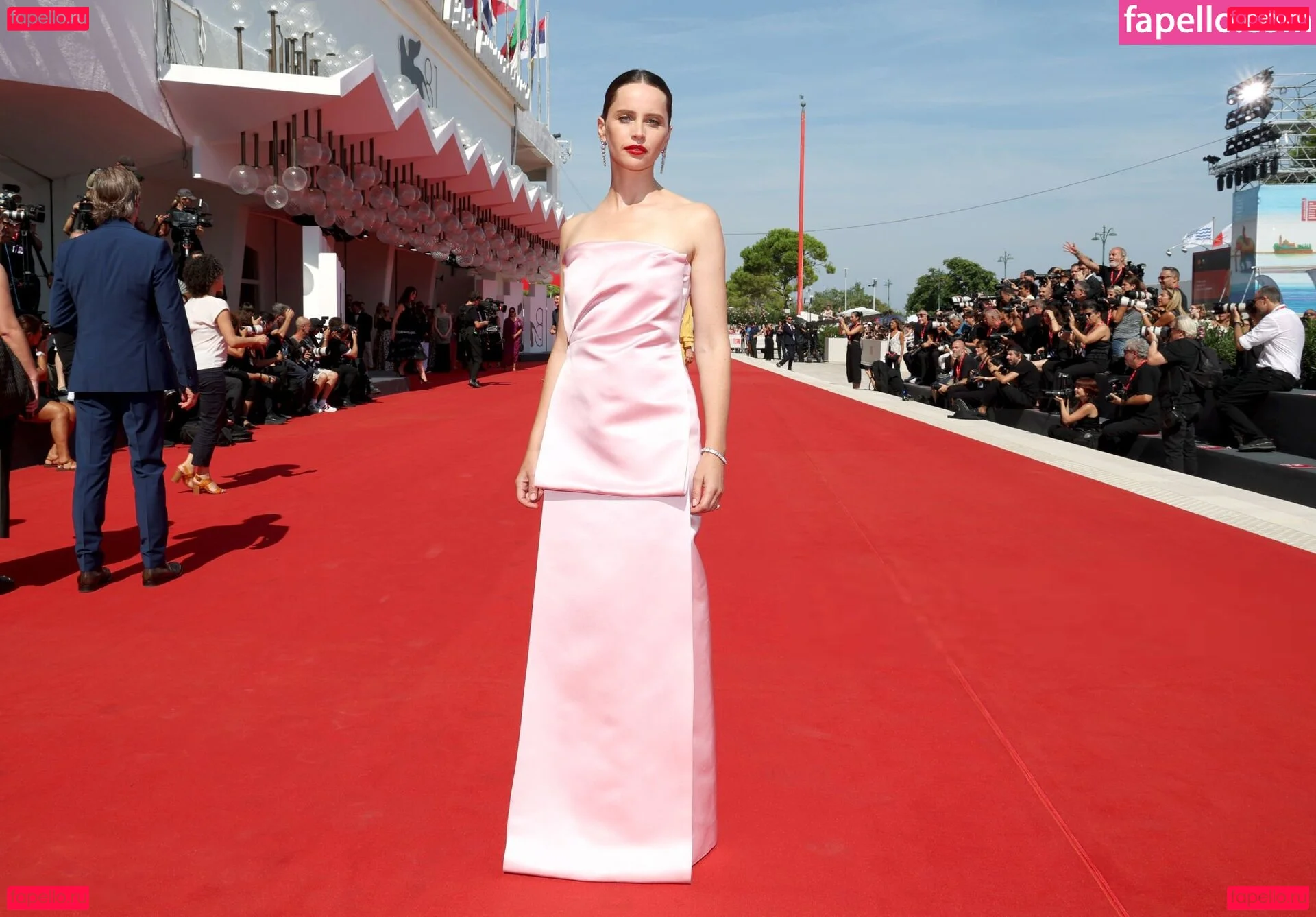 Felicity Jones Onlyfans Photo Gallery 