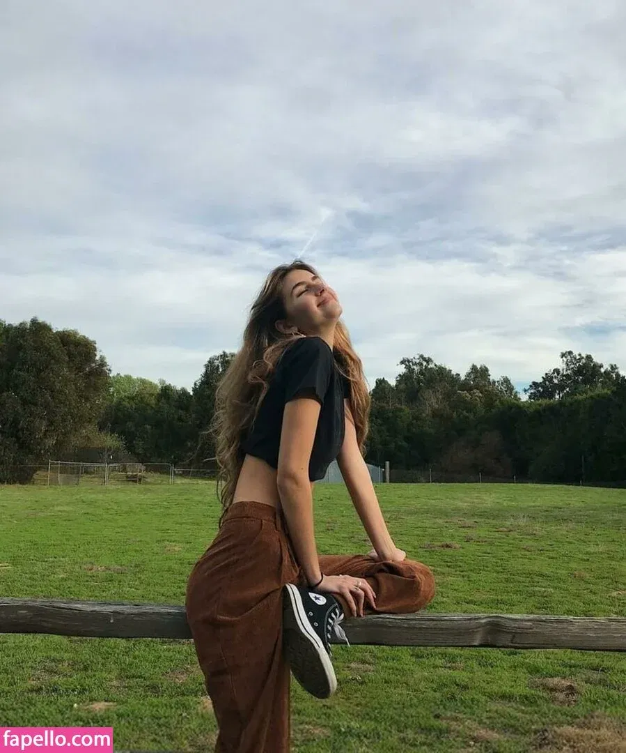 Emiliee Russo Onlyfans Photo Gallery 