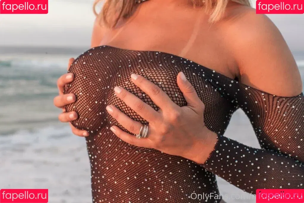 melaooficial Onlyfans Photo Gallery 
