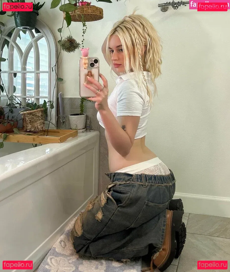 swordgirlfriend Onlyfans Photo Gallery 