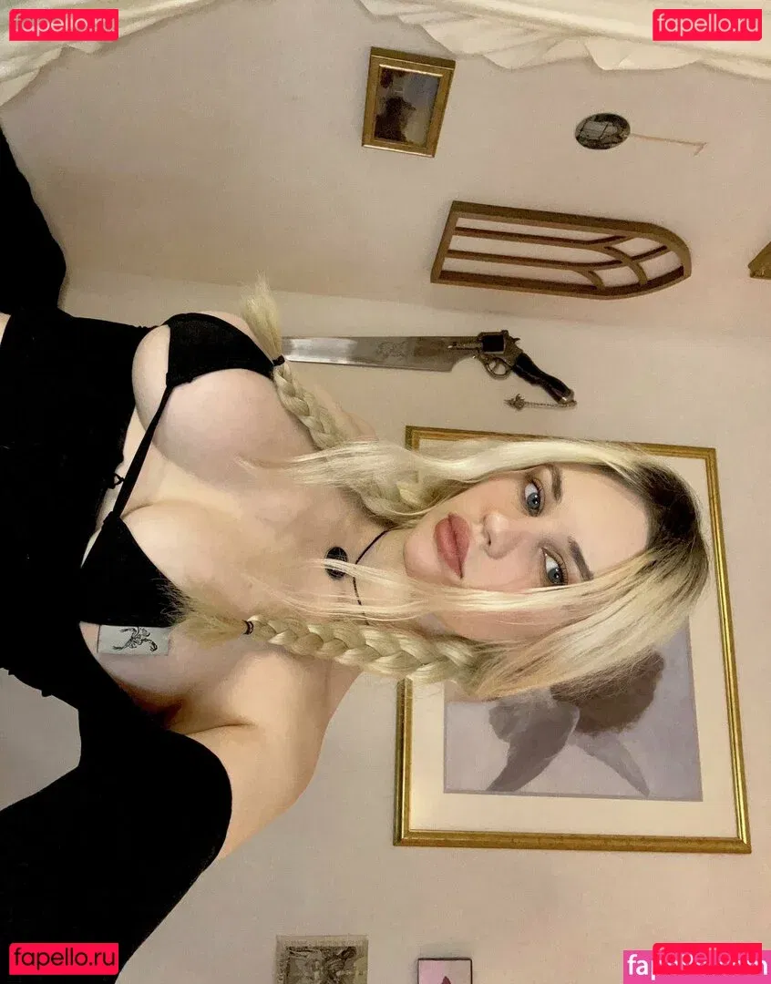 swordgirlfriend Onlyfans Photo Gallery 