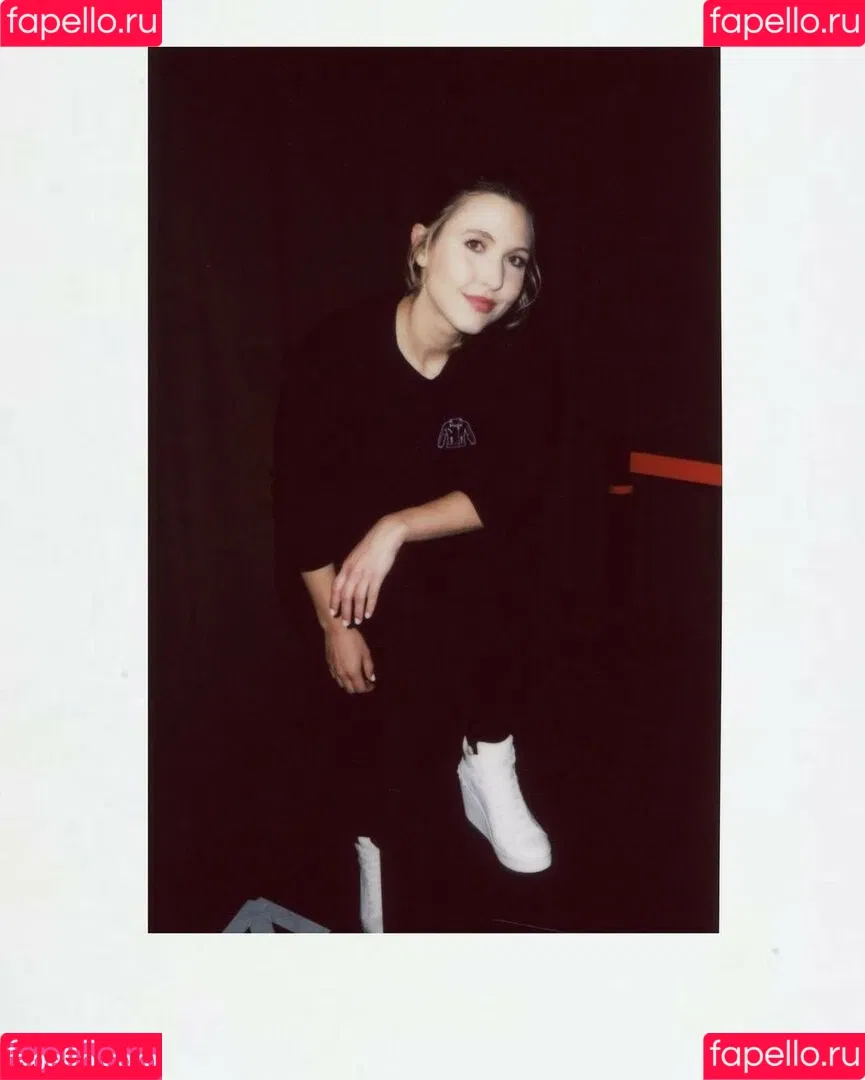 Taylor Tomlinson Onlyfans Photo Gallery 