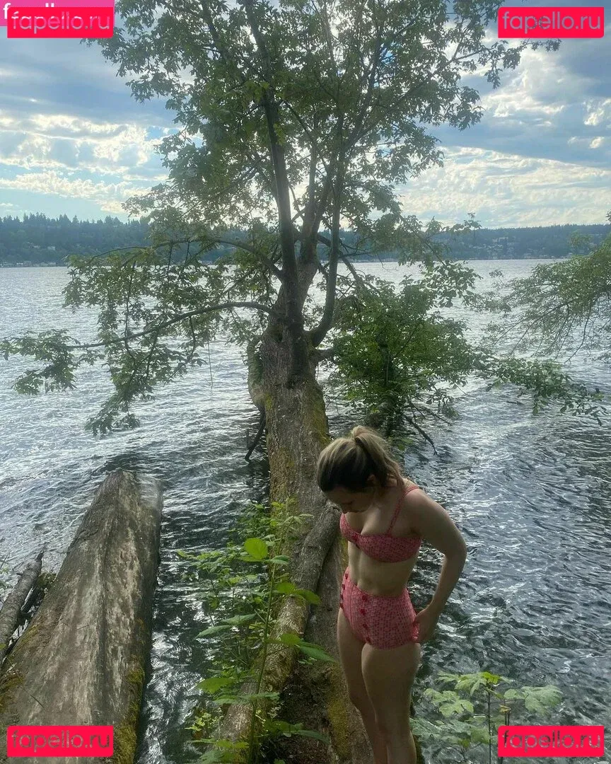 Taylor Tomlinson Onlyfans Photo Gallery 