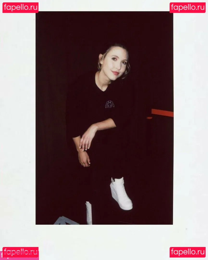 Taylor Tomlinson Onlyfans Photo Gallery 