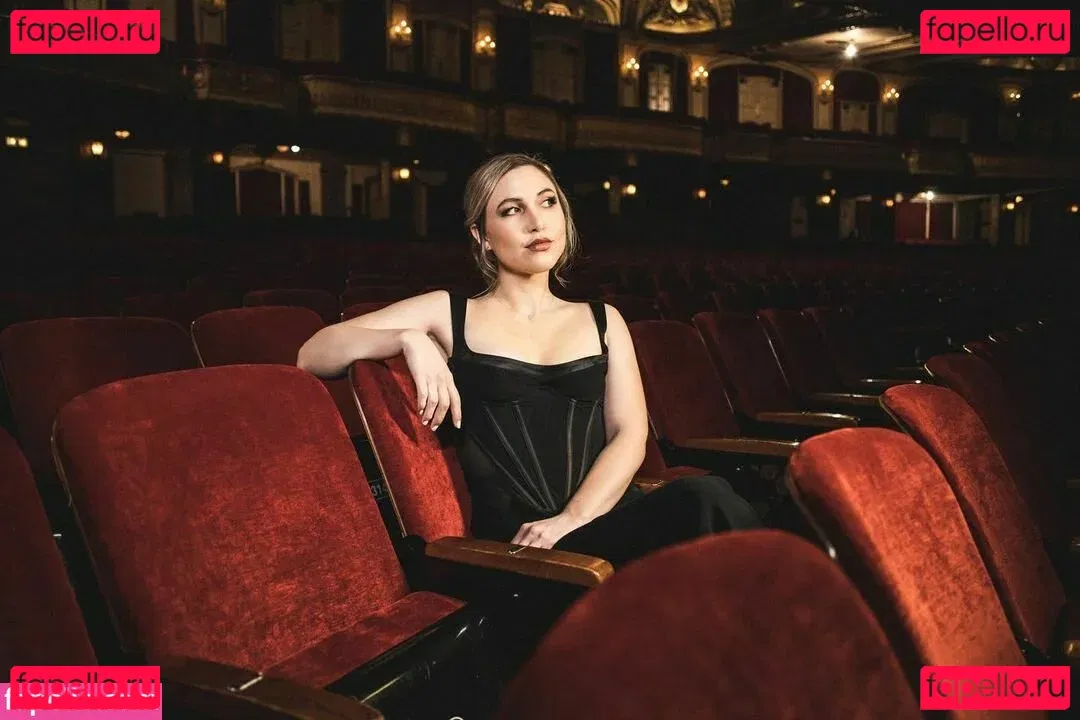 Taylor Tomlinson Onlyfans Photo Gallery 