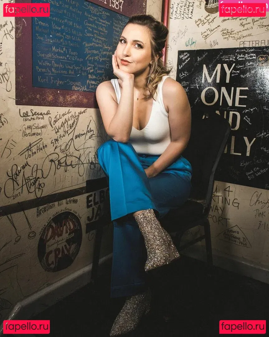 Taylor Tomlinson Onlyfans Photo Gallery 