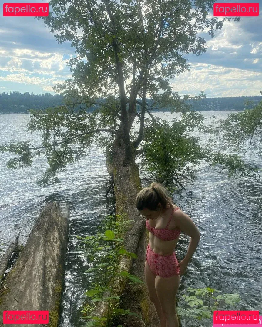 Taylor Tomlinson Onlyfans Photo Gallery 