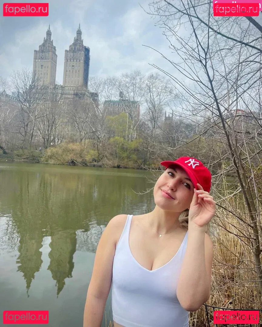 Taylor Tomlinson Onlyfans Photo Gallery 