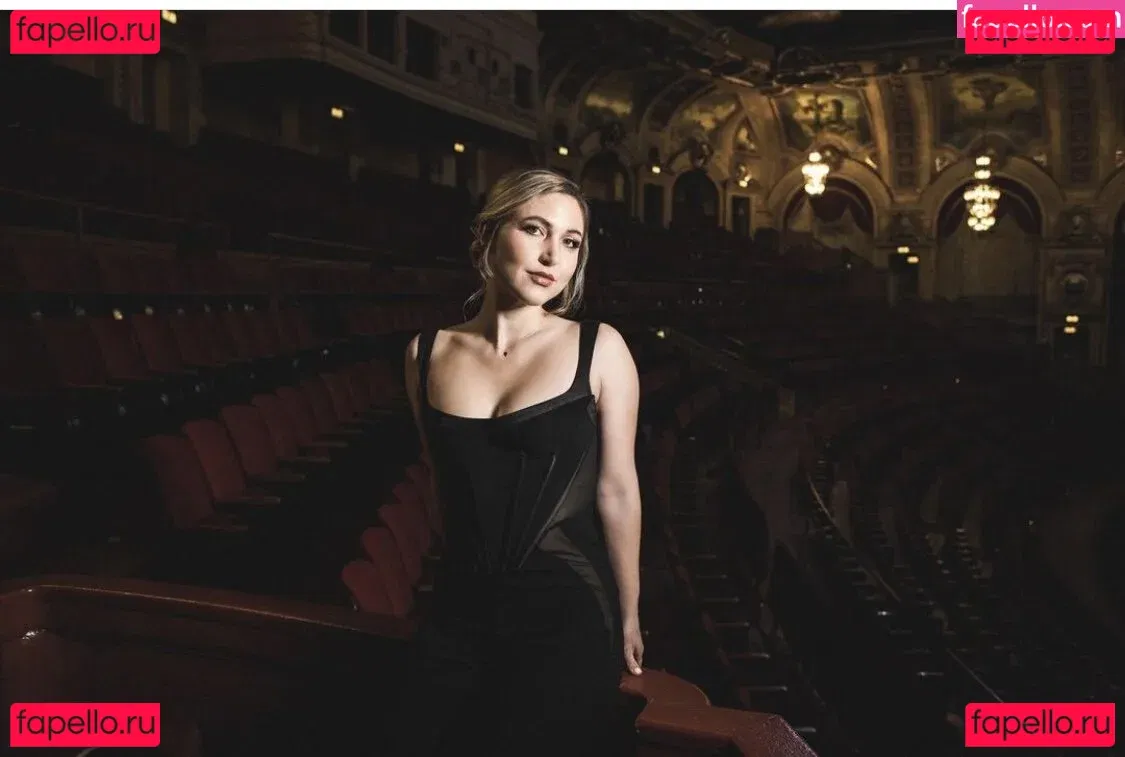 Taylor Tomlinson Onlyfans Photo Gallery 