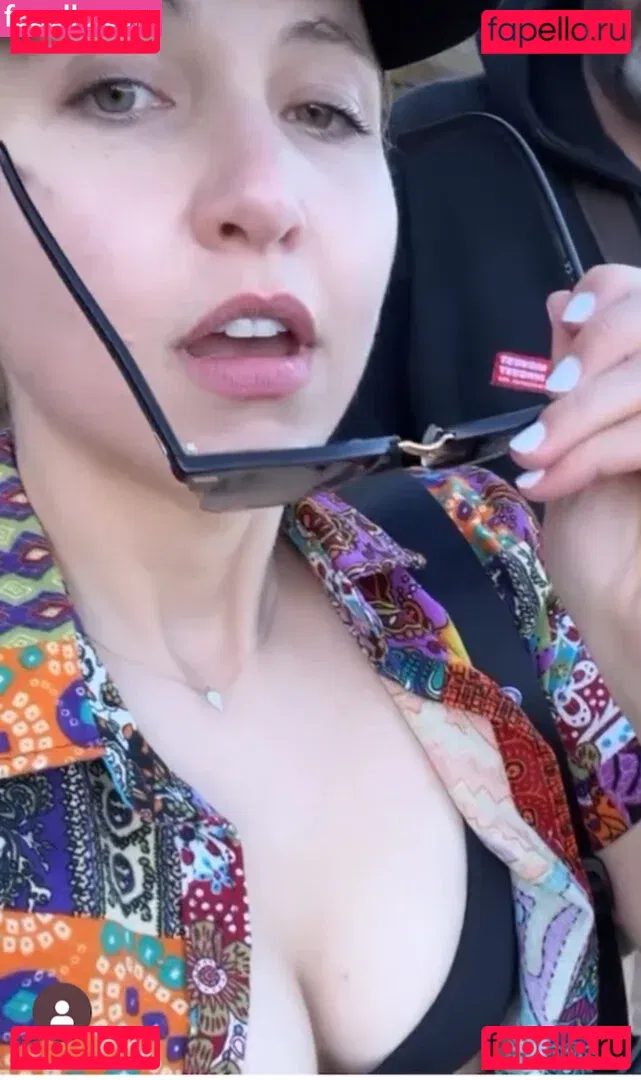 Taylor Tomlinson Onlyfans Photo Gallery 