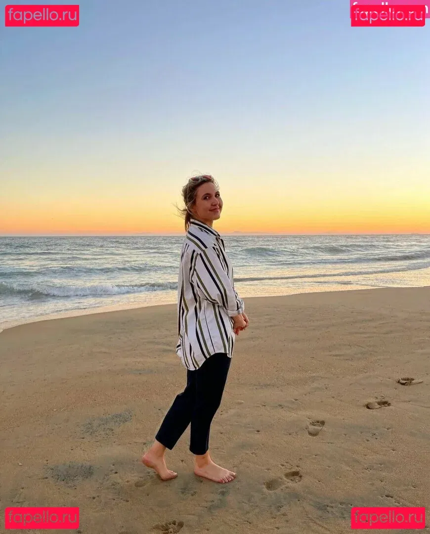 Taylor Tomlinson Onlyfans Photo Gallery 