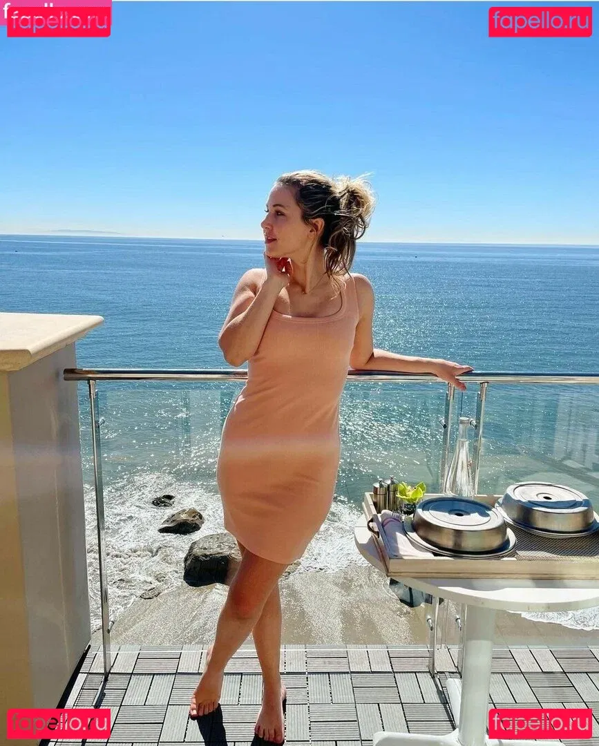 Taylor Tomlinson Onlyfans Photo Gallery 