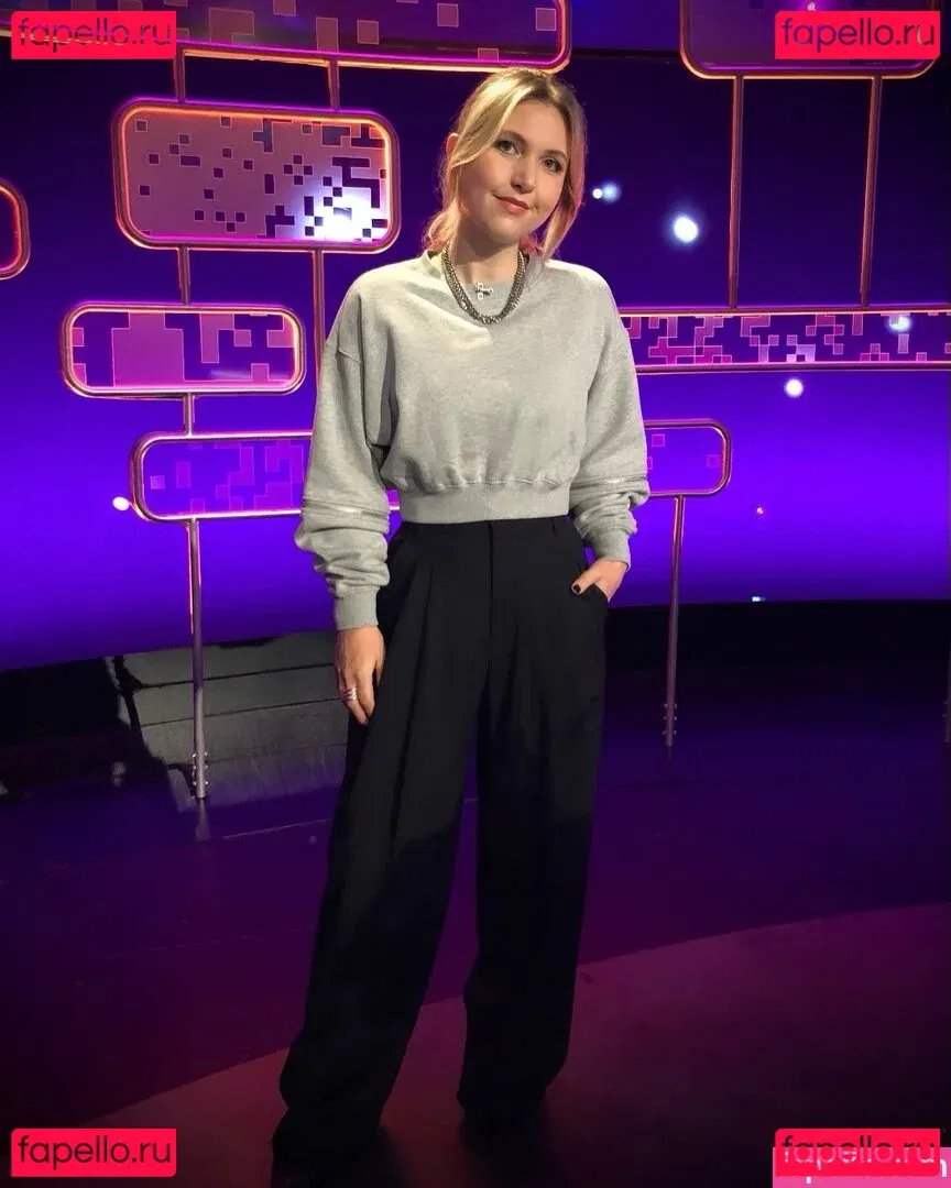 Taylor Tomlinson Onlyfans Photo Gallery 