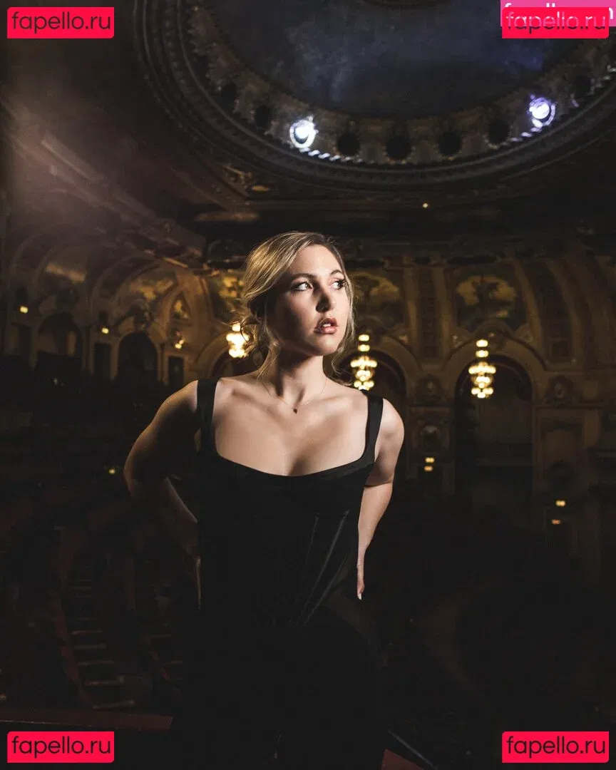 Taylor Tomlinson Onlyfans Photo Gallery 