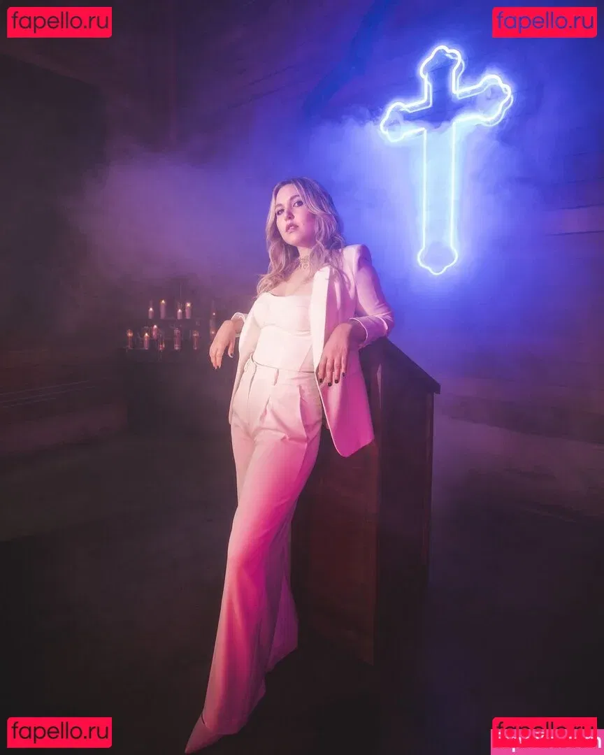 Taylor Tomlinson Onlyfans Photo Gallery 